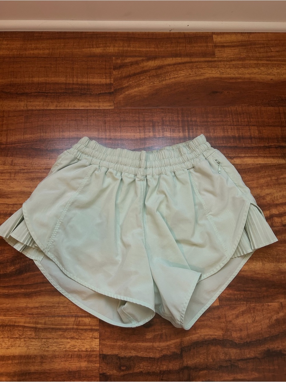 Lululemon Play Off Pleats Tennis Pickleball Shorts light green mint size 4